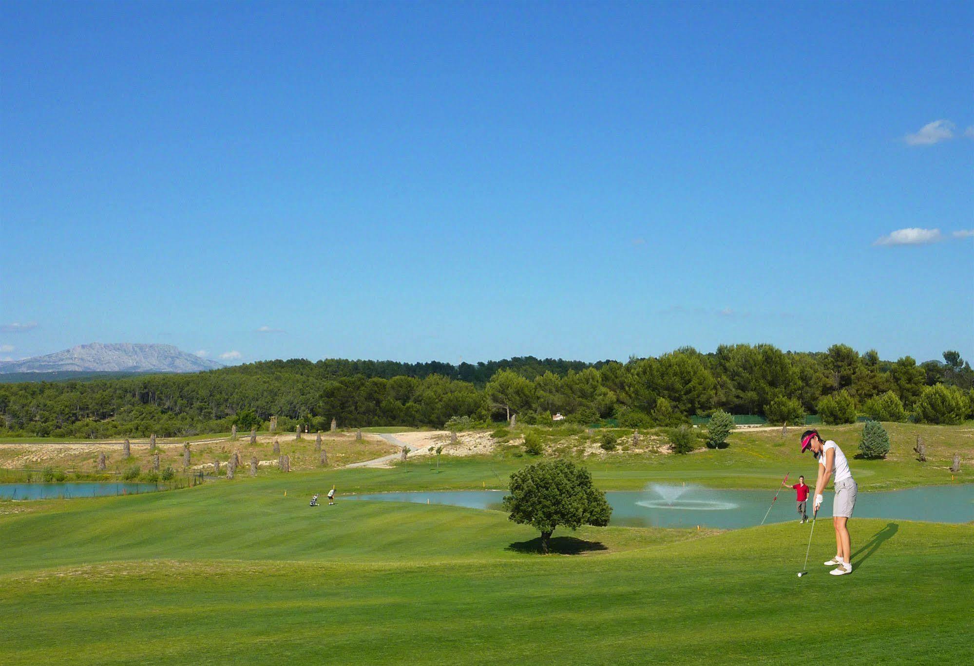 Holiday park Terres De France - De La Cabre D'or 3*